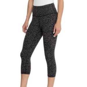 NWT- prAna Chakara Capris - Size M